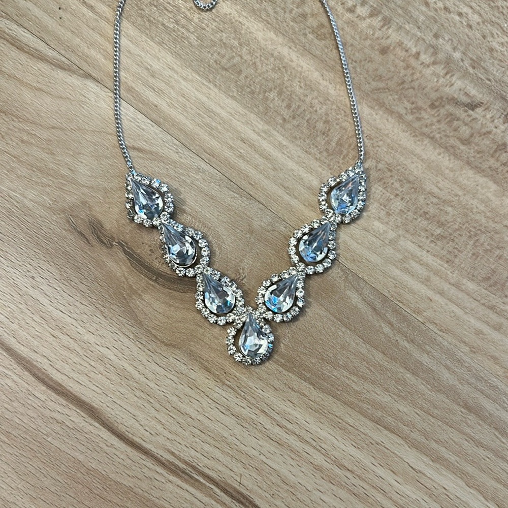 Elegant Silver Teardrop Necklace & Earrings
